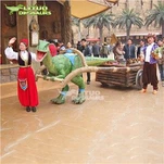 Animatronic Dinosaur prodává auto